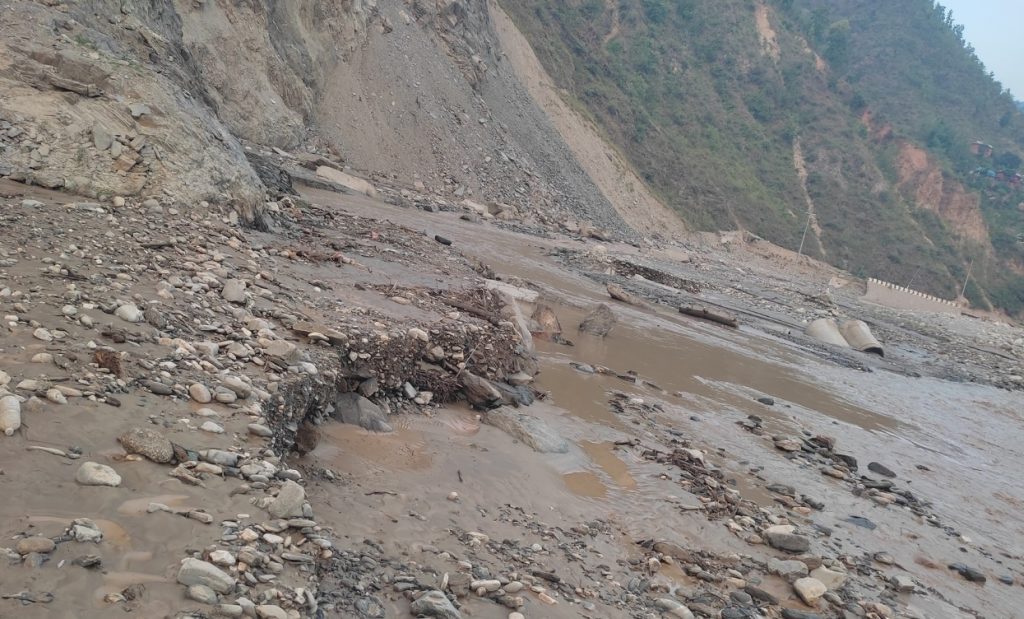 बीपी राजमार्ग फेरि अवरुद्ध
