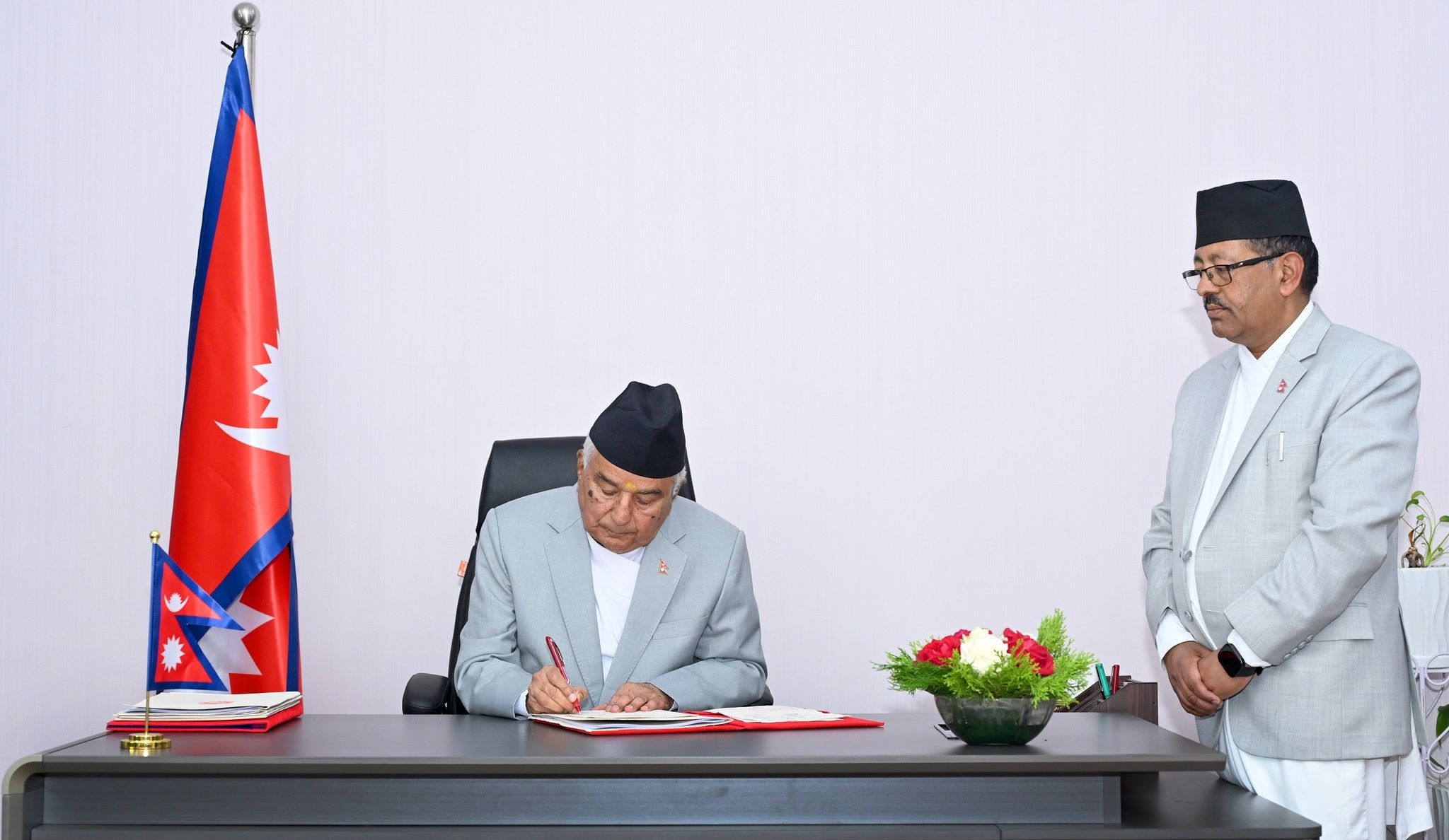 ज्येष्ठ नागरिकको ज्ञान र सीप नयाँ पुस्तामा हस्तान्तरण गर्नुपर्नेमा राष्ट्रपतिको जोड