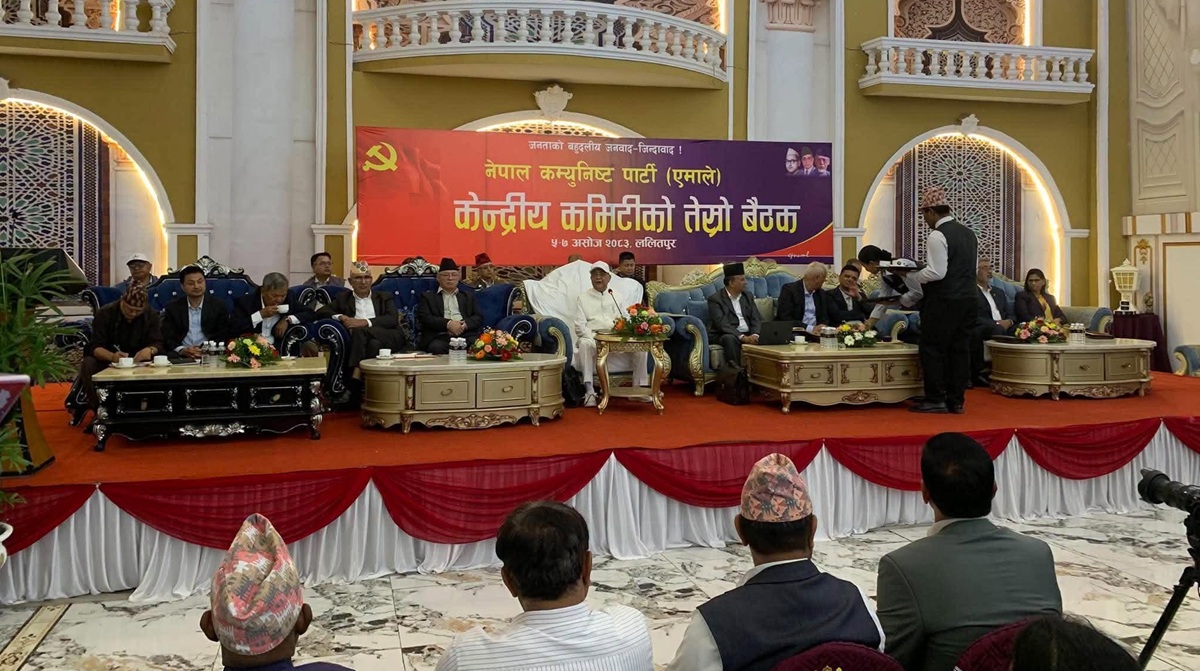 एमाले केन्द्रीय कमिटी बैठक :ओलीको चर्को आलोचना