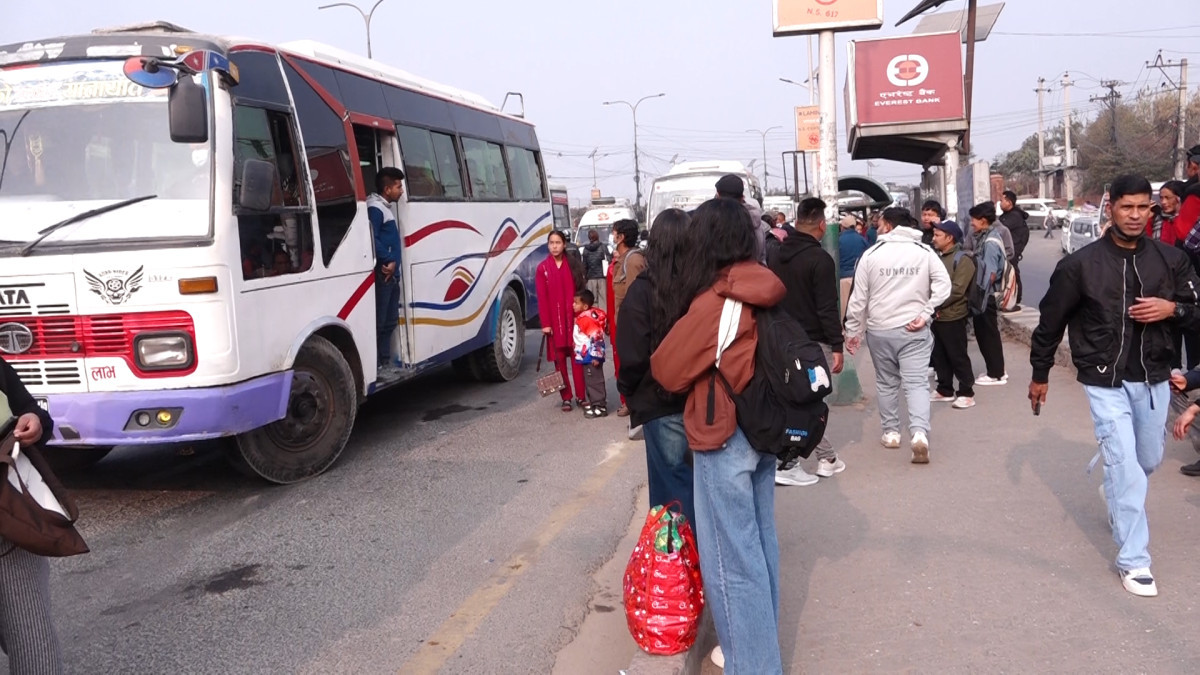दशैँ मनाउन काठमाडौं छाड्ने क्रम जारी :तीन लाख ४८ हजार बाहिरिए