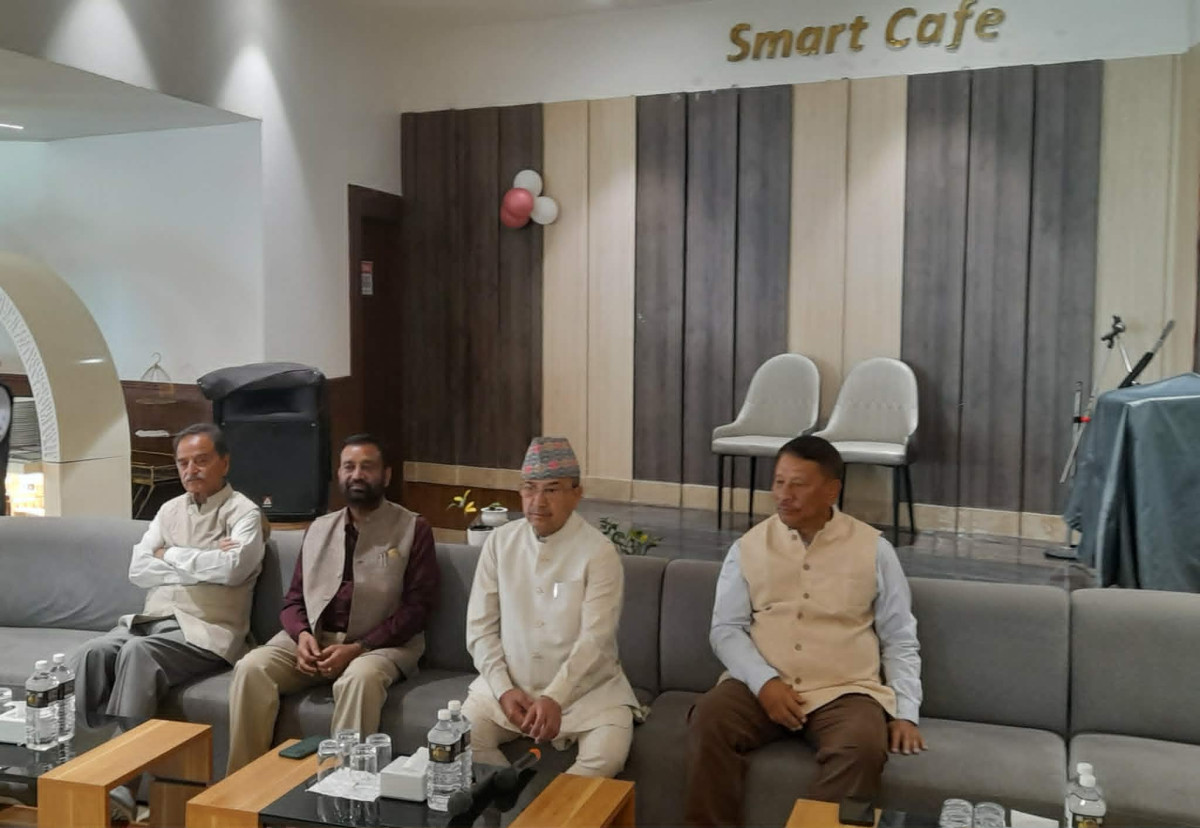 पार्टीभित्रको आन्तरिक एकतालाई बलियो बनाएर अघि बढ्नुपर्नेमा देउवा पक्षको जोड