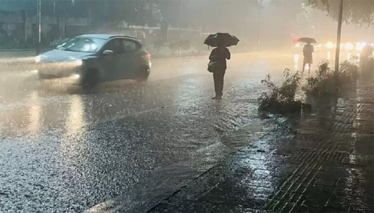 वर्षा गराउने प्रणाली पश्चिमी भूभागतर्फ केन्द्रित भएकाले आज देशभर मौसम बदली ३० जिल्लामा बाढीको जोखिम
