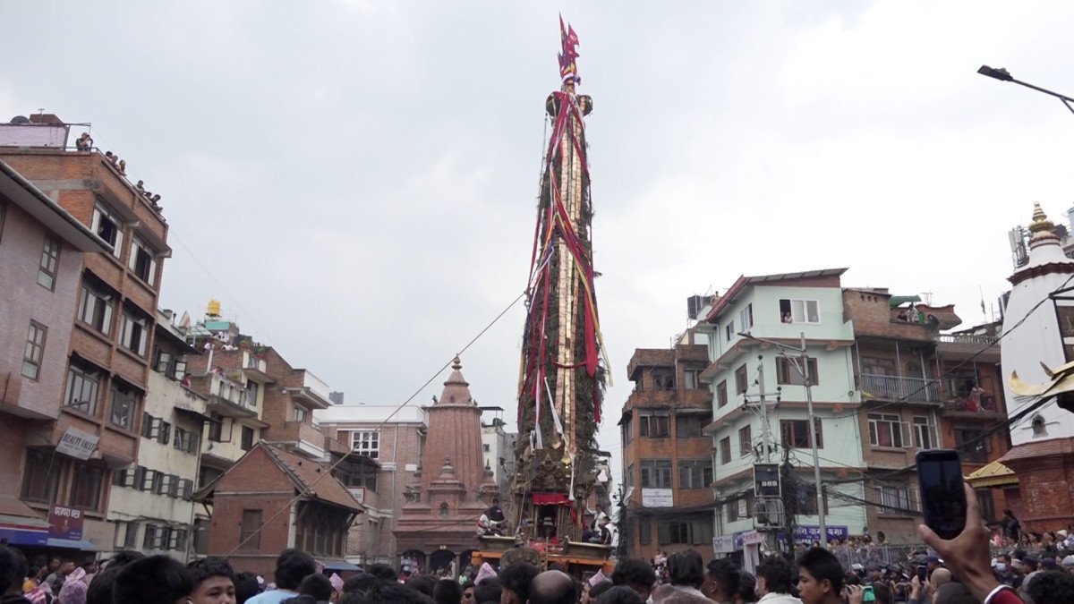 ललितपुरको प्रसिद्ध रातो मत्स्येन्द्रनाथको रथ यात्रा उत्साहपूर्वक जारी