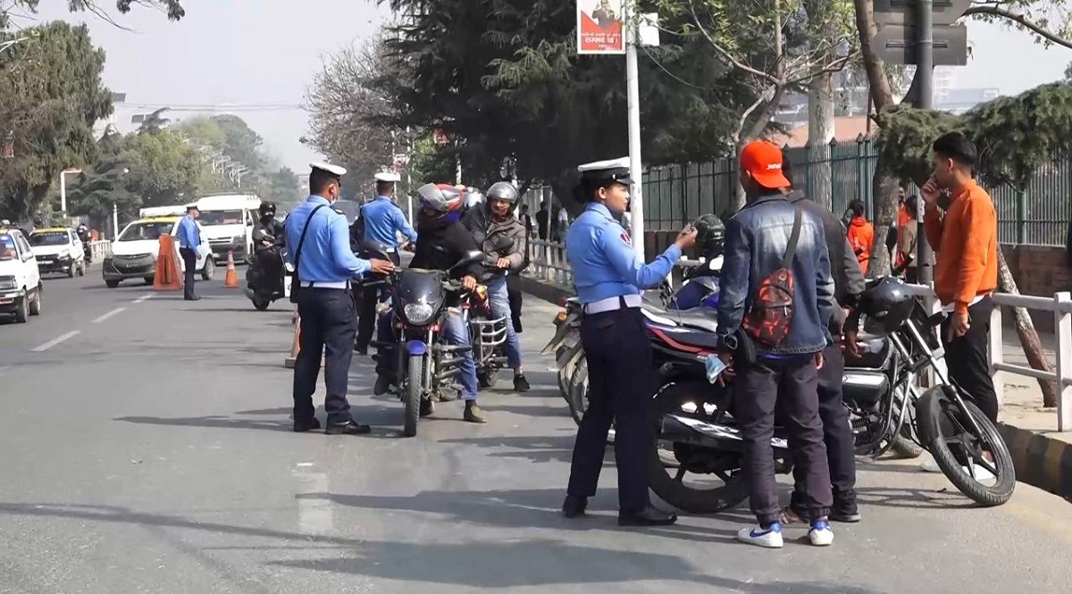 गत २४ घण्टामा एक हजार ७ सय ७३ सवारी चालक ट्राफिक प्रहरीको कारबाहीमा