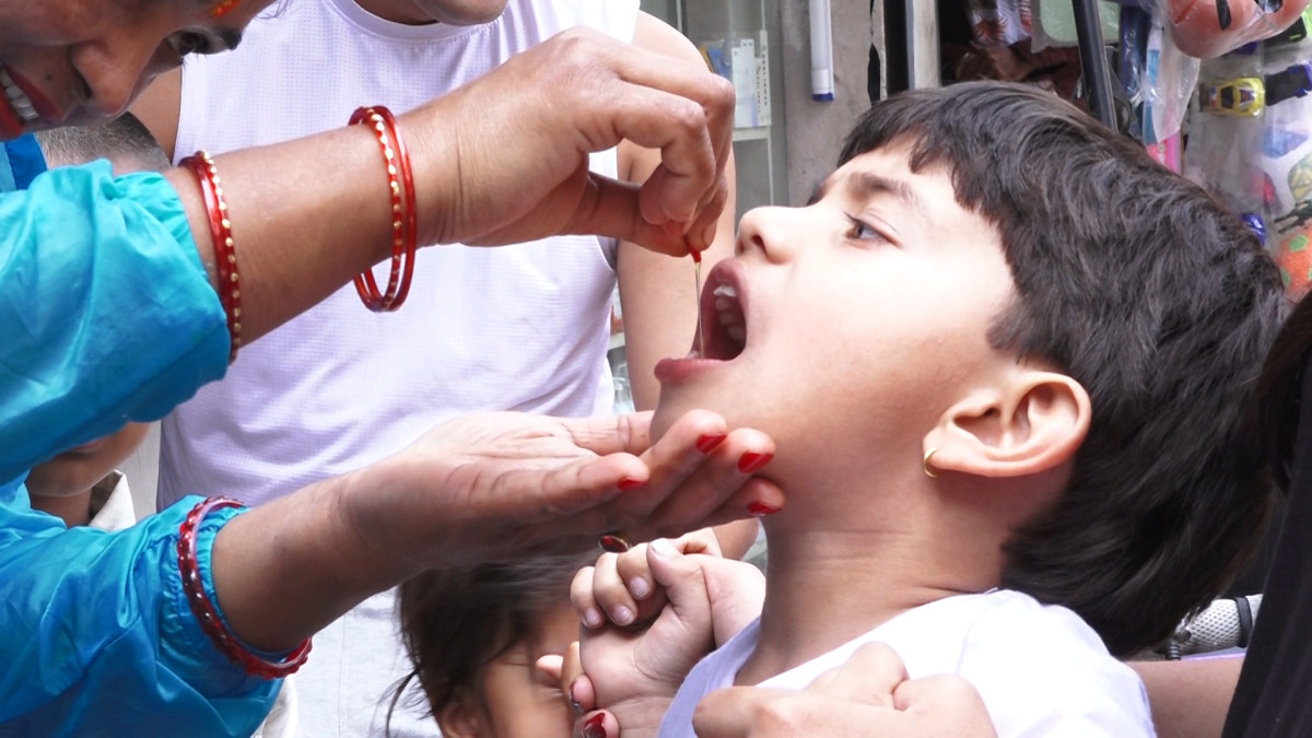 आजदेखि देशभरका बालबालिकालाई भिटामिन ए र जुकाको औषधि खुवाइँदै